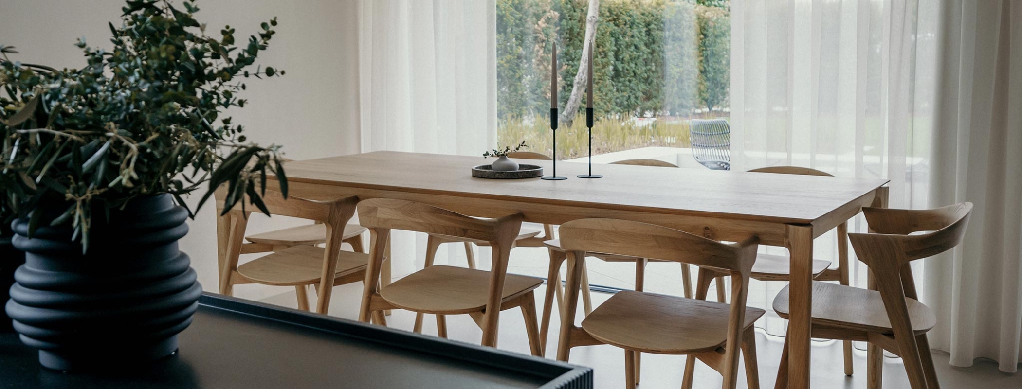 Blick vom Küchentisch in den Garten